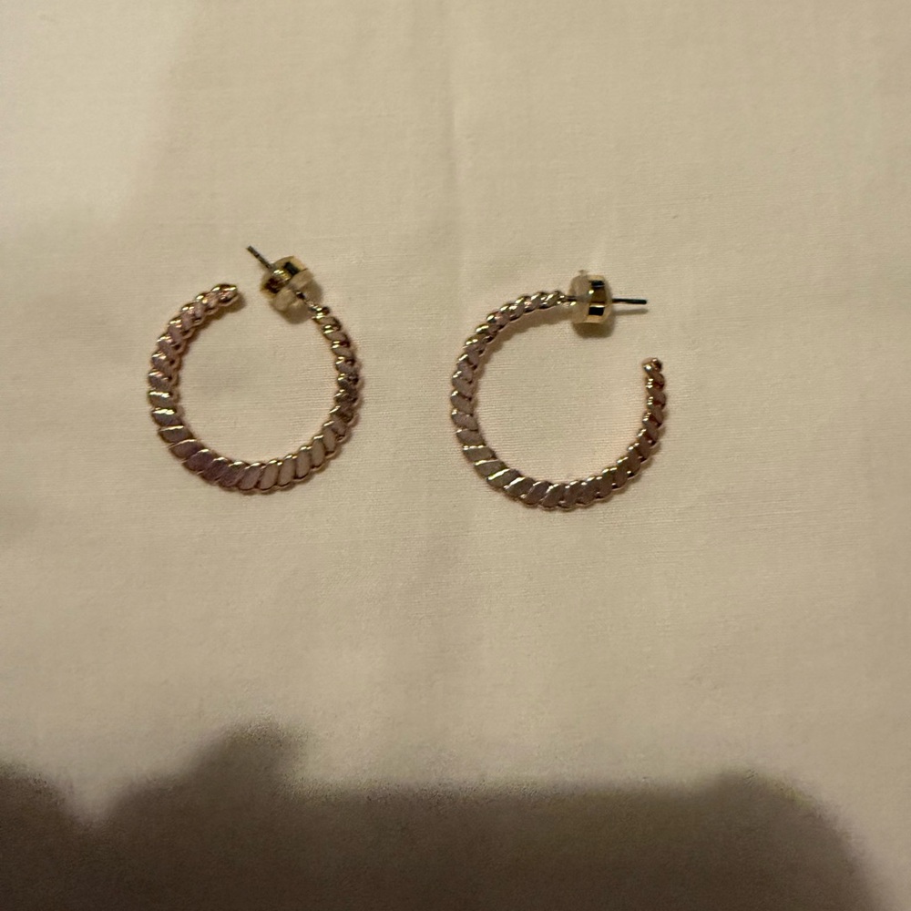 Radiant Gold Stud Earrings with Intricate Detailing